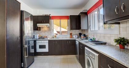 Villa Svetlana lähellä merta Protarasissa, Pernerassa