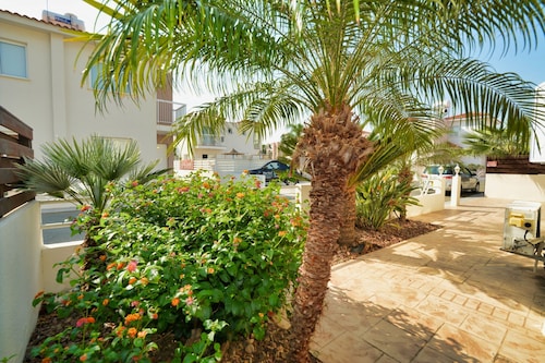 Villa Anasta near the sea 