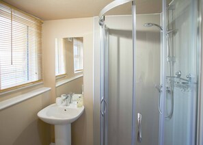 Luxury Apartment, Multiple Beds, Non Smoking | Bathroom | Hair dryer, towels - Havelock Place (Whitby)