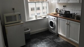 Shared kitchen - The Mother Ruin (Bristol)