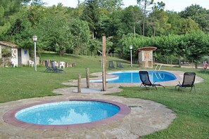 Outdoor pool - Allotjaments Colomer-Cullell (La Vall d'en Bas)