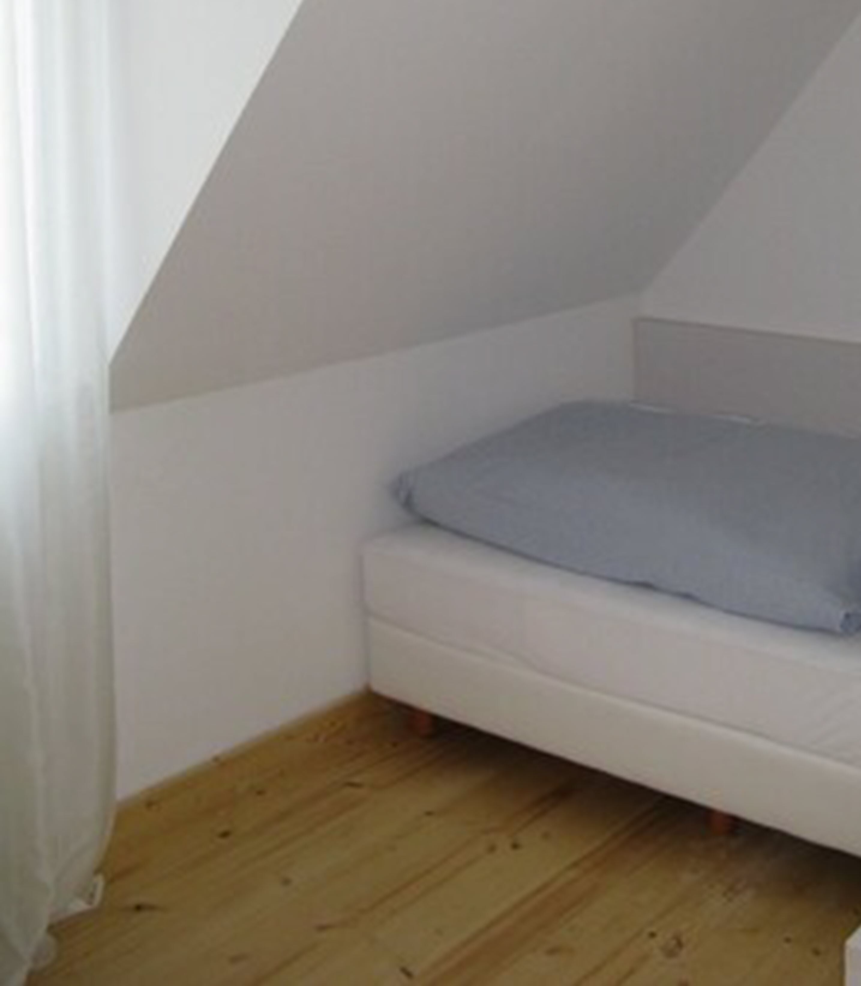 single room | in-room safe, soundproofing, free cots/infant beds, free wifi