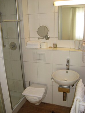 Douche, serviettes fournies