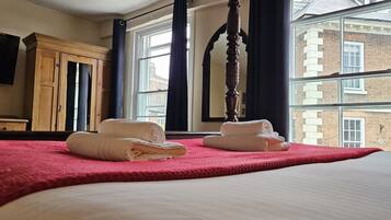 Super King Double | Free WiFi, bed sheets
