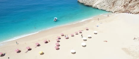 Una spiaggia nelle vicinanze