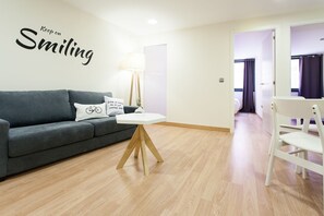 Living area - Albareda 4 - Two Bedroom Apartment, Sleeps 4 (Sevilla)