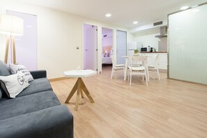 Living area - Albareda 4 - Two Bedroom Apartment, Sleeps 4 (Sevilla)