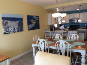 Dining - 3 bed/2.5 bath with pool in Wildwood Crest Sleeps 9 Ocean View (Wildwood Crest)