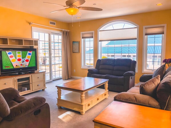 Smart TV, DVD player - 3 bed/2.5 bath with pool in Wildwood Crest Sleeps 9 Ocean View (Wildwood Crest)