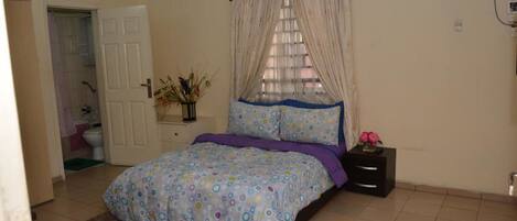 Bureau, draps fournis