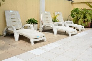 Sundeck - Flat A and B by Aishar Court (Lagos)