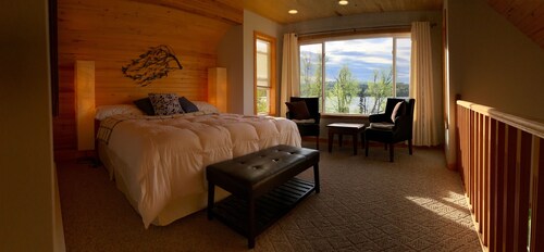 Birch Haven - A Luxury Lakefront Cottage On Pristine Horsefly Lake, with Wifi