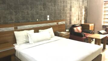 Executive Room, Pool View | Minibar, in-room safe, desk, laptop workspace