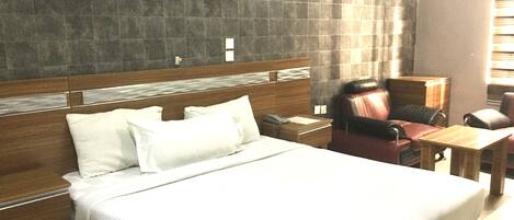 Executive Room, Pool View | Minibar, in-room safe, desk, laptop workspace