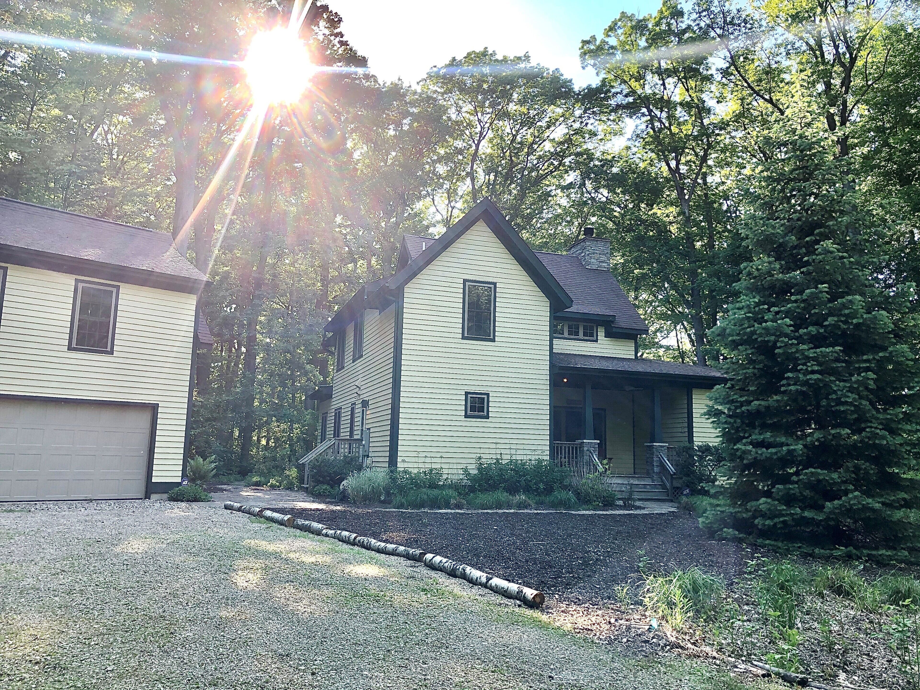 Cabin in the Woods-Your Perfect Getaway close to Beach, Dunes, Wineries, & more!