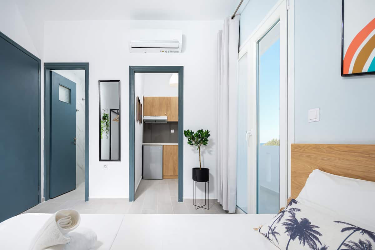 1 bedroom, premium bedding, desk, blackout curtains