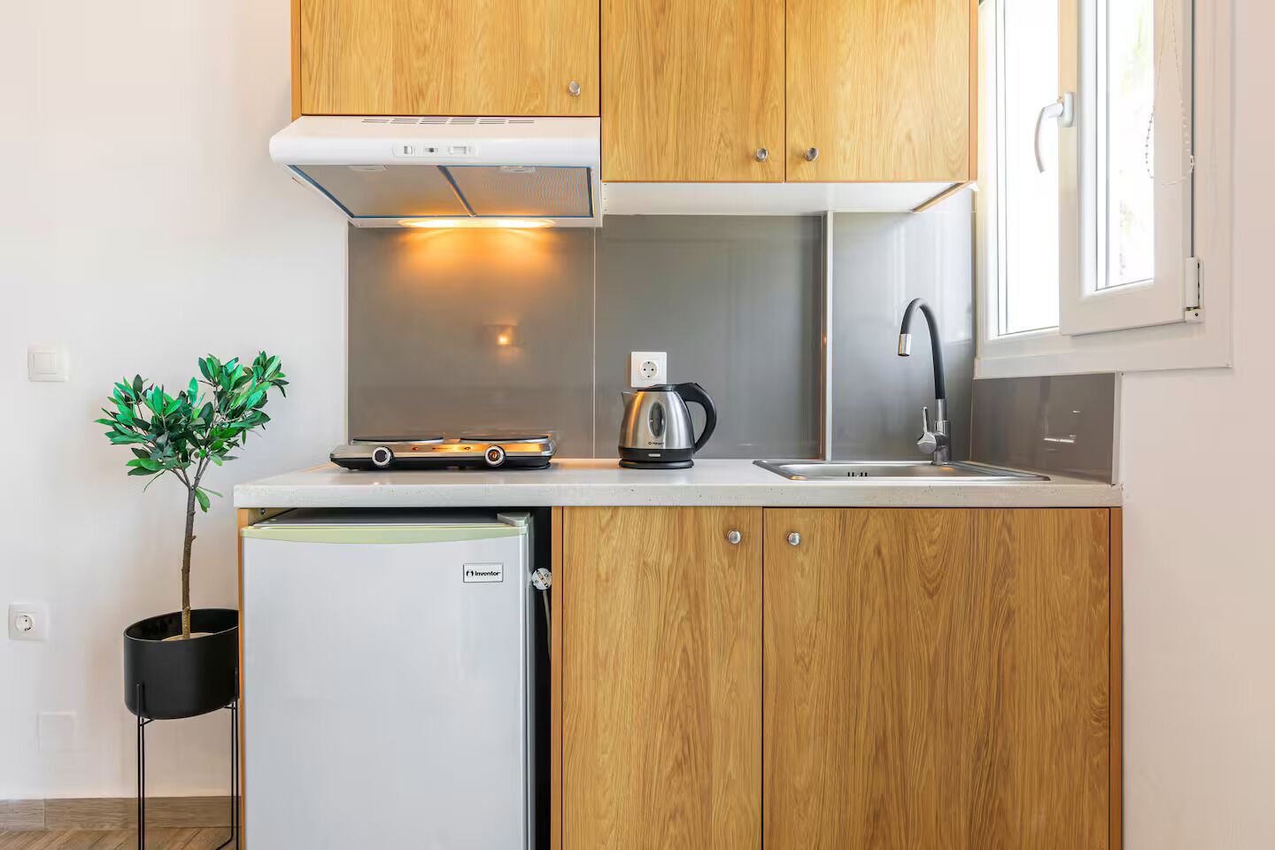 Basic-Doppel- oder -Zweibettzimmer, eingeschränkter Meerblick | Eigene Küche | Kühlschrank, Herdplatte, Wasserkocher, Kochgeschirr/Geschirr/Besteck