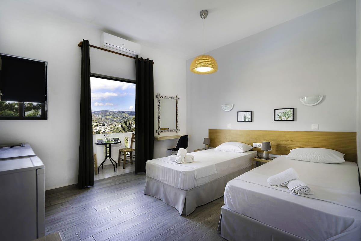 1 bedroom, premium bedding, desk, blackout curtains