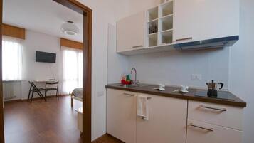Camera, letti multipli, bagno privato | Angolo cottura privato | Macchina per caffè espresso, frigorifero, forno, piano cottura