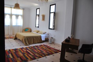 4 bedrooms, WiFi, bed sheets