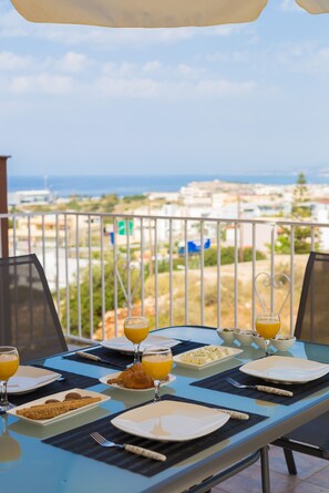 Maison, 4 chambres, vue sur la mer | Balcon