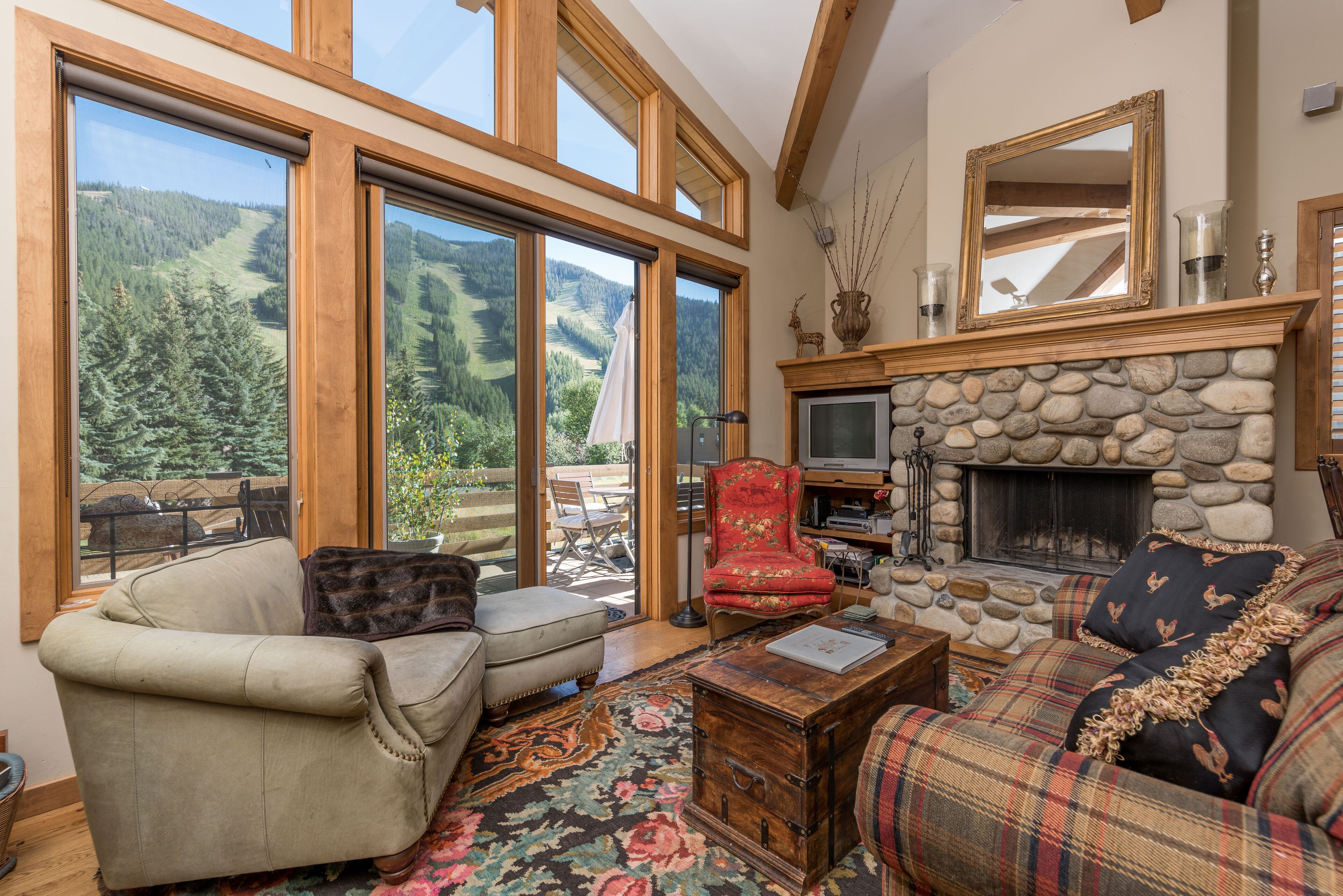 Charming Ski Condo, Walking Distance To Warm Springs Ski Lift