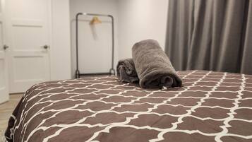 4 bedrooms, iron/ironing board, free WiFi, bed sheets