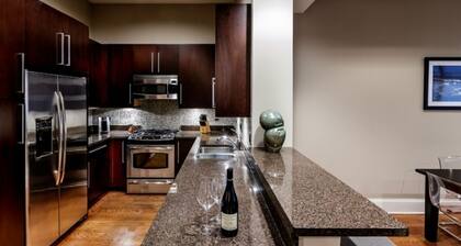 Suositeltava Travel Channel, 4 makuuhuoneen 2 Bath Wrigley Rooftop Building