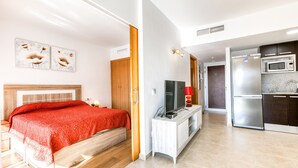 2 bedrooms, iron/ironing board - MARINES MESTRAL  2 5 Roses (Rosas / Roses)