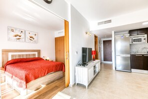 2 bedrooms, iron/ironing board - MARINES MESTRAL 2 5 Roses (Rosas / Roses)