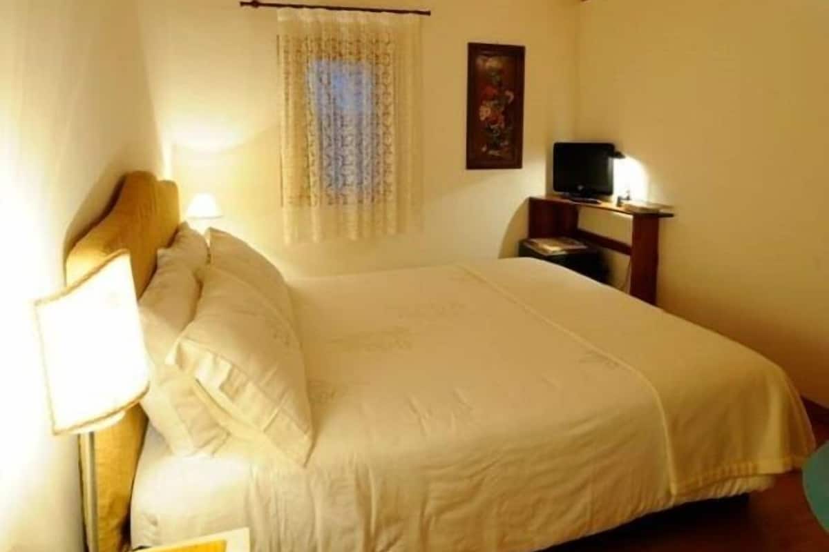 Double Room (7) | In-room safe, desk, blackout drapes, soundproofing