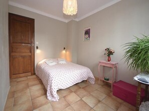 3 slaapkamers, een strijkplank/strijkijzer, wifi