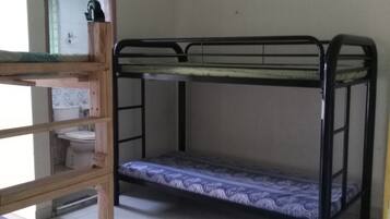 Phòng tập thể Tiêu chuẩn, không hút thuốc, quang cảnh vườn | Bàn, truy cập Internet không dây miễn phí