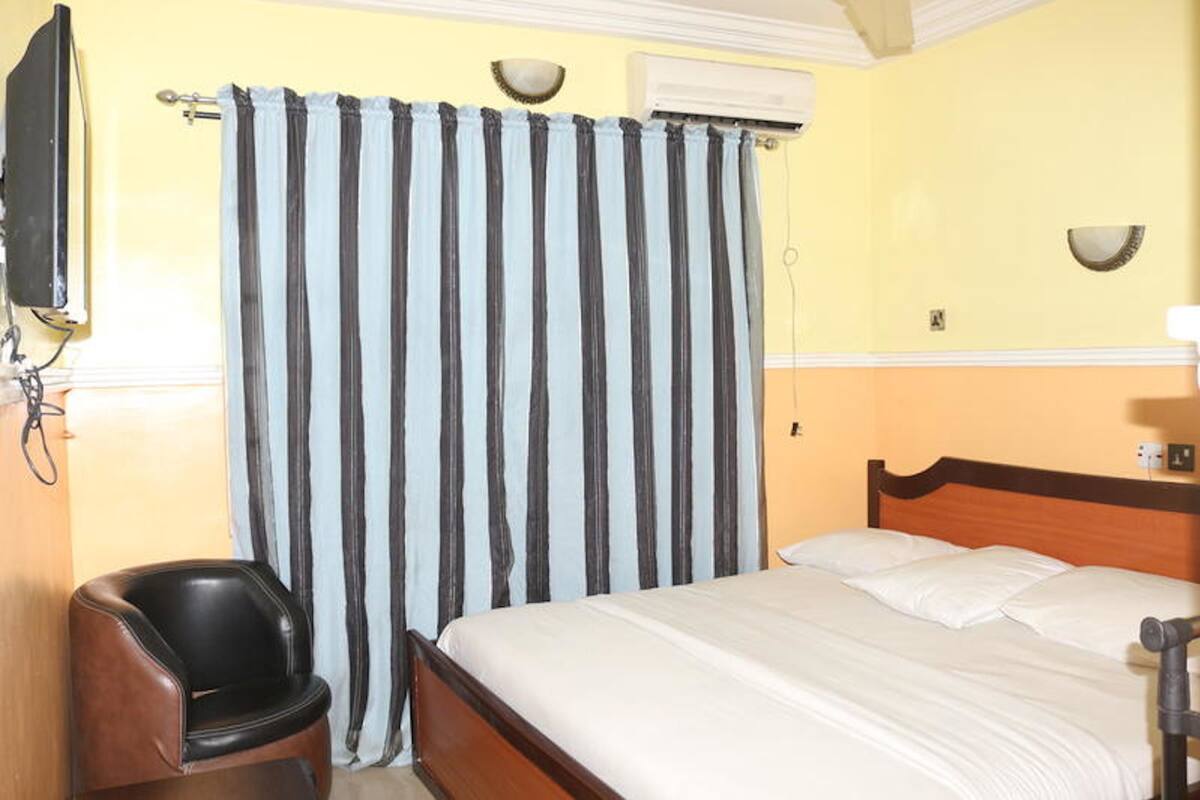 Desk, bed sheets