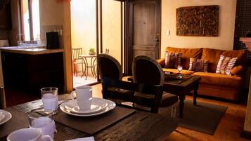 Flat-screen TV, fireplace