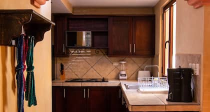 Comfy 1 / bdrm Apt EntiÚrement équipé Parking Gated, 4 blocs f / Cntl Park Peu coûteux!