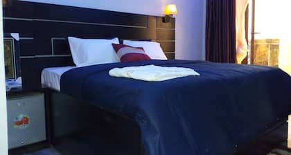 White Court View Hotel
