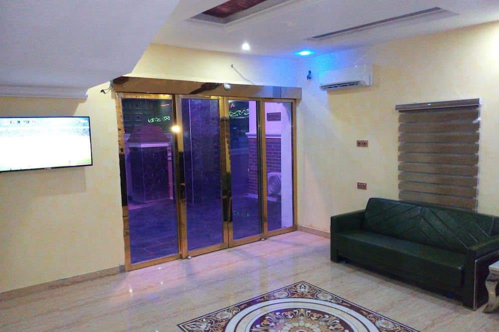 White Court View Hotel