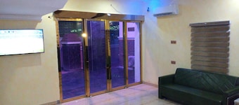 White Court View Hotel