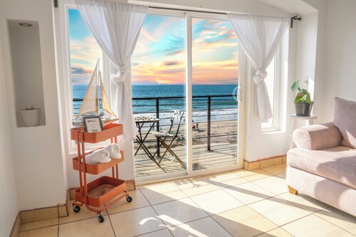 BEACHFRONT Cozy 1 Bdr Apt