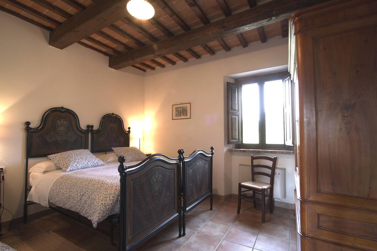 Habitación estándar doble | Cunas (de pago), wifi gratis, ropa de cama