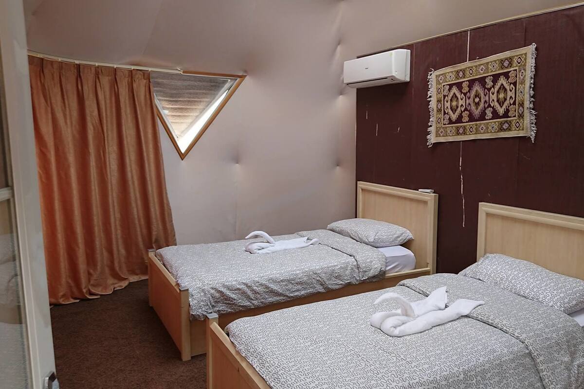 Tent (Double) | Desk, rollaway beds (surcharge), WiFi (free)