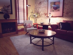 Smart TV, fireplace, DVD player, stereo