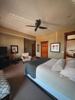 3 bedrooms, desk, free WiFi, bed sheets