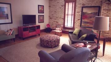 Smart TV, chimenea, reproductor de DVD y estéreo