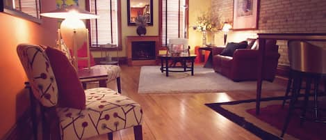 Smart TV, fireplace, DVD player, stereo