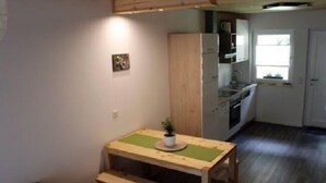 Khu vực ăn uống tại phòng