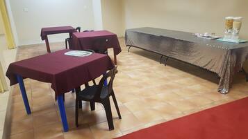 Daily continental breakfast (ZAR 80 per person)