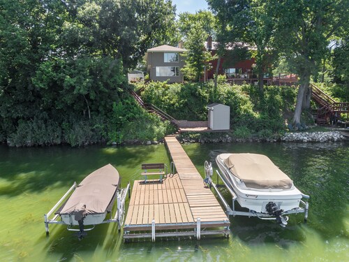 Lakefront 4BR ‘Up North’ Outdoor Getaway - Best Sunset View on The Lake