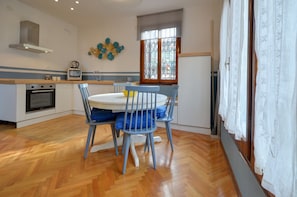 Apartment, 2 Schlafzimmer, Terrasse | Eigene Kochnische | Großer Kühlschrank, Mikrowelle, Ofen, Herdplatte